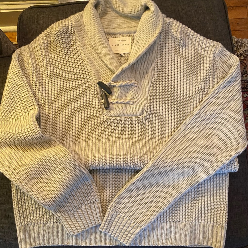 River Island (UK) Men’s beige knit sweater.